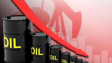 انخفاض بأسعار النفط بعد مباحثات أوبك وروسيا بزيادة الإنتاج