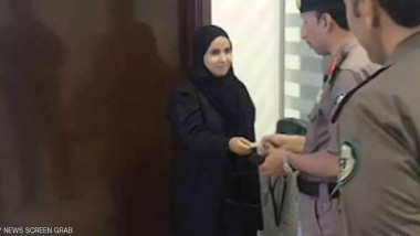 أول سعودية تتسلم رخصة قيادة