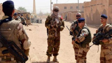 مقتل 4 مدنيين اثنين وإصابة 8 جنود فرنسيين بهجوم في مالي