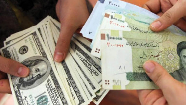 منع إيران من الحصول على الدولار سيقوض احتياطاتها الأجنبية