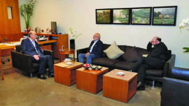 لقاء بين جعجع وموفد جنبلاط «لخير لبنان» و»حزب الله» مع حل يشبه التسوية على الرئاسة