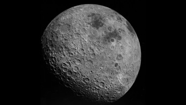 5 كيلوغرامات من “القمر” تباع  بأكثر من نصف مليون دولار