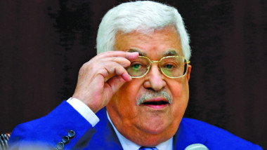 عباس يؤكد لميركل التزامه مفاوضات برعاية دولية