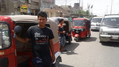 التوك توك ينتشر في شوارع بغداد ويزاحم السيارات والناس ويهدد مالكيه