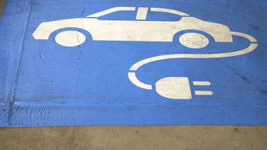 إيطاليا تسعى الى دعم مبيعات السيارات الصديقة للبيئة