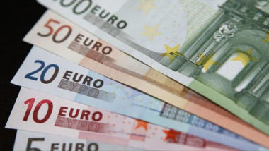 تفاؤل بشأن محادثات التجارة يرفع اليورو