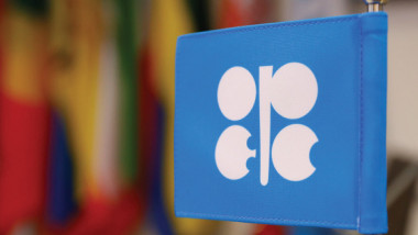 اتفاق أوبك على ابقاء التخفيضات يرفع أسعار النفط