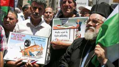 الاميركيون يعرضون صفقة القرن للسلام مع الفلسطينيين من دون حضورهم