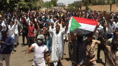 الحركة الاحتجاجية في السودان تدرس  وثيقة اتفاق لنقل السلطة