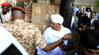 نيابة مكافحة الفساد في السودان توجه تهما  للبشير بالكسب غير المشروع