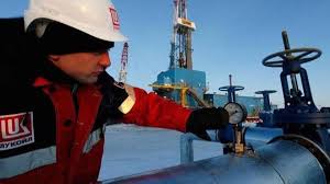 موسكو: إنتاج النفط الروسي يتماشى مع الاتفاق العالمي