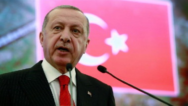 أردوغان يخفض أسعار الفائدة رغم تحذيرات  من احتمال خلو البنوك من العملات