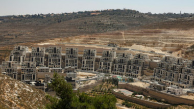 اسرائيل تخطط لبناء اكثر من 2300 وحدة استيطانية وتضفي الشرعية على عشوائيات