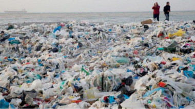 البشر يستهلكون متوسط خمسة غرامات من البلاستيك أسبوعياً