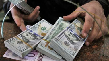 لبنان تعميم جديد لتخفيف الضغط على طلب الدولار