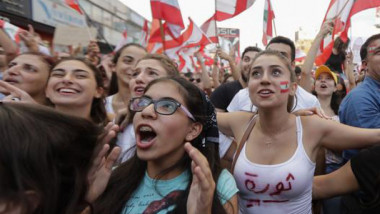 احتجاجات لبنان تتواصل لليوم الرابع على التوالي  وخصوم الحريري «يحذرون» من استقالته