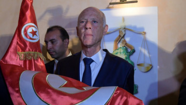 القانوني قيس سعيّد رئيسا لتونس بعد تقدمه  بفارق كبير على رجل الاعمال نبيل القروي