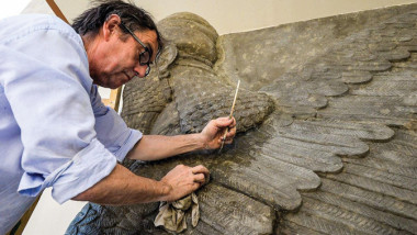 تمثالان آشوريان يقفان مجدداً في الموصل بفضل التكنولوجيا