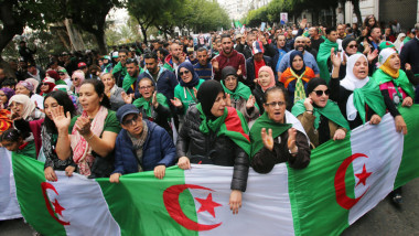 اعتقال 30 من معارضي الانتخابات في الجزائر