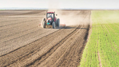 الزراعة النيابية تطالب الوزارة بنسخ من العقود المبرمة مع الشركات المحلية والدولية