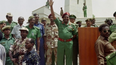 القضاء السوداني يصدر مذكرات اعتقال  بحق البشير وبقية قادة انقلاب 1989