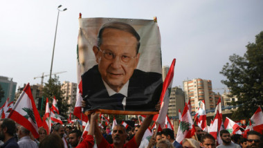 تظاهرات لدعم الرئيس اللبناني ميشال عون قرب بيروت على الرغم من عدم تنفيذ وعوده
