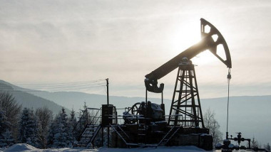أسعار النفط تتراجع بعد نمو مفاجئ للخام الأميركي