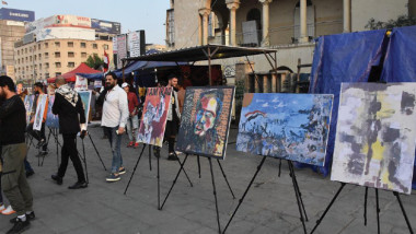 الفن بشتى الوانه في ساحة التحرير