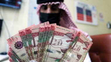 تراجع تاريخي للتحويلات النقدية في الشرق الأوسط