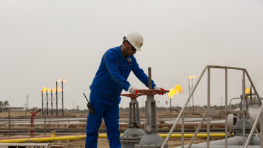 توقعات بأن يخوض العراق مفاوضات صعبة مع الشركات النفطية