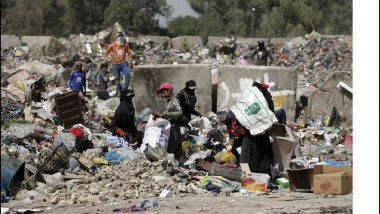 «شبح الفقر» يلاحق العراقيين وإجراءات اقتصادية لتجاوز الأزمة