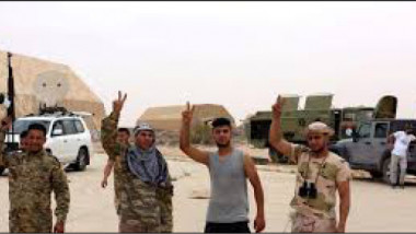 قوات ليبية متحالفة مع حكومة طرابلس تعلن السيطرة على قاعدة جوية رئيسية