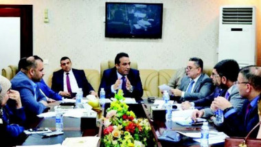 المالية النيابية تطالب بتأمين رواﺗﺐ الموظفين الحكوميين