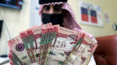المركزي السعودي يضخ 13 مليار دولار في القطاع المصرفي
