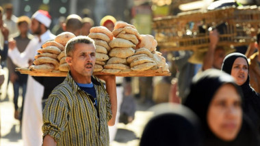 “جدل الخبز” يشغل المصريين ويثير الخلاف بين المتخصصين
