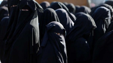 نساء داعش طرق مبتكرة للهروب وخبراء الإرهاب يدقون ناقوس الخطر