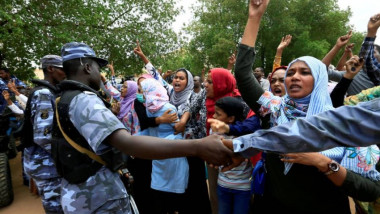 السلطات السودانية تغلق عددا من الطرق في الخرطوم