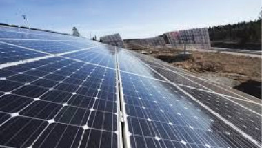 العراق يسعى لتطوير الطاقة الشمسية مع التزامه بمشاريع النفط والغاز