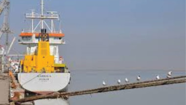 تحويل ميناء خور الزبير التجاري إلى نفطي دعما للاقتصاد الوطني