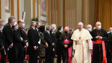 البابا: من المؤلم ابتعاد الدول عن حماية البشرية والحق في الحياة