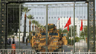 القضاء يحقق في تلقي النهضة”وحزبين آخرين تمويلات أجنبية والأزمة تتمدد في تونس