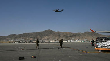 واشنطن تدعو الرعايا الأميركيين إلى تجنب التوجه الى مطار كابول بسبب تهديدات أمنية”