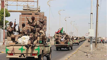 القيادة السودانية تعلن السيطرة على أوضاع البلاد بعد قمع محاولة انقلاب عسكري