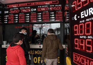 الليرة التركية تفقد 2.5 % خلال يومين بفعل مخاوف خفض الفائدة