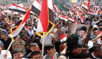 وكالة بلومبرغ: انسحاب الصدر من العملية السياسية سيعيد التظاهرات الاحتجاجية العنيفة
