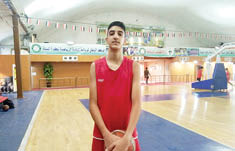 محمد سيف الدين.. موهوب يحلم بالنجاحات في كرة السلة